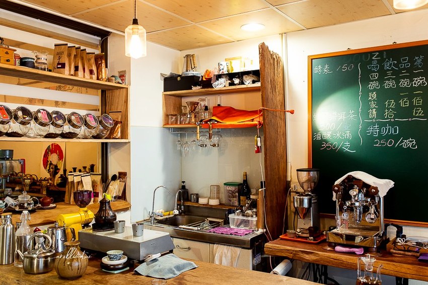 《Douzi 美術館站 舞圓人文會館》咖啡配菜脯 台灣味咖啡館 - 卡琳。摸魚兒趣
