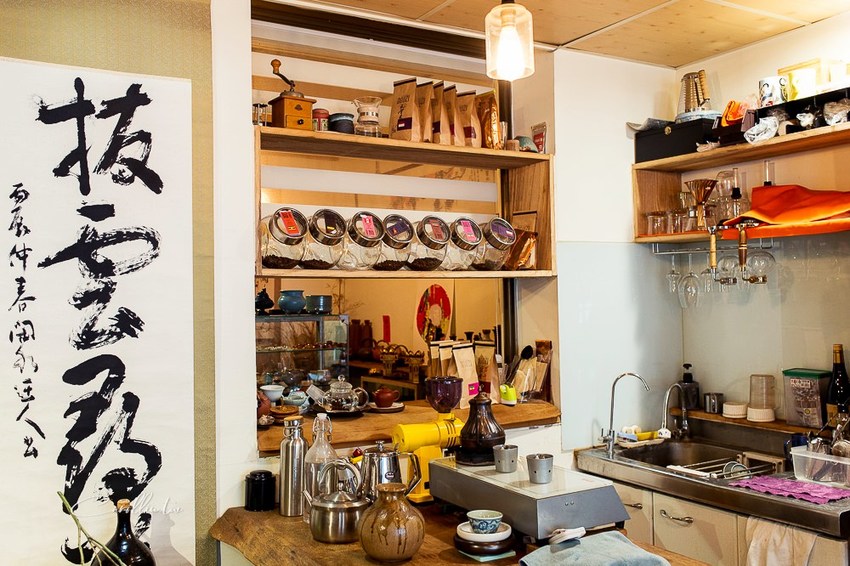 《Douzi 美術館站 舞圓人文會館》咖啡配菜脯 台灣味咖啡館 - 卡琳。摸魚兒趣