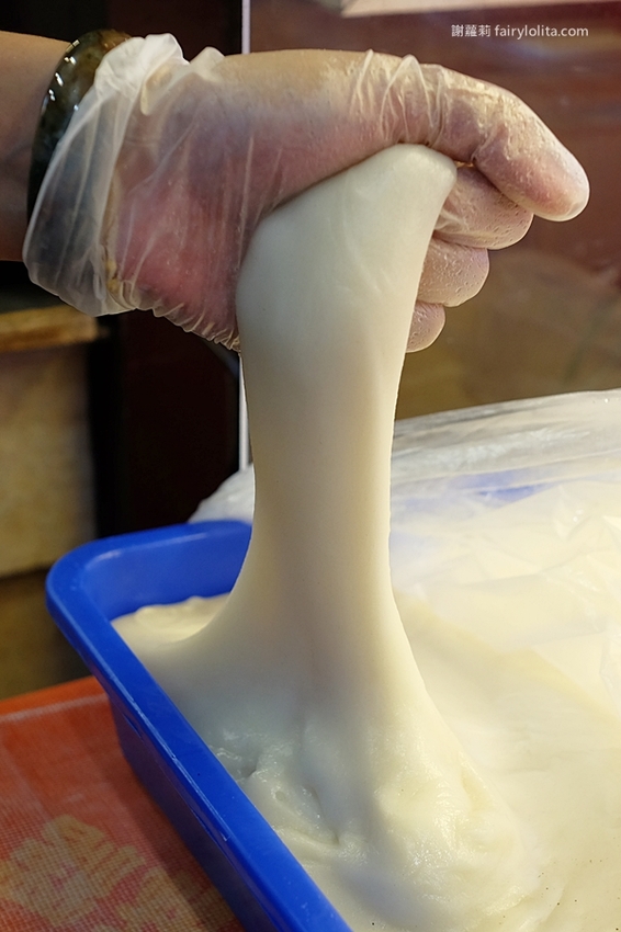 康家手工客家麻糬。低調一攤神祕藏市場，限時不到3小時被搶光，傳統古早味手工麻糬每日超限量！ @蹦啾♥謝蘿莉 La vie heureuse