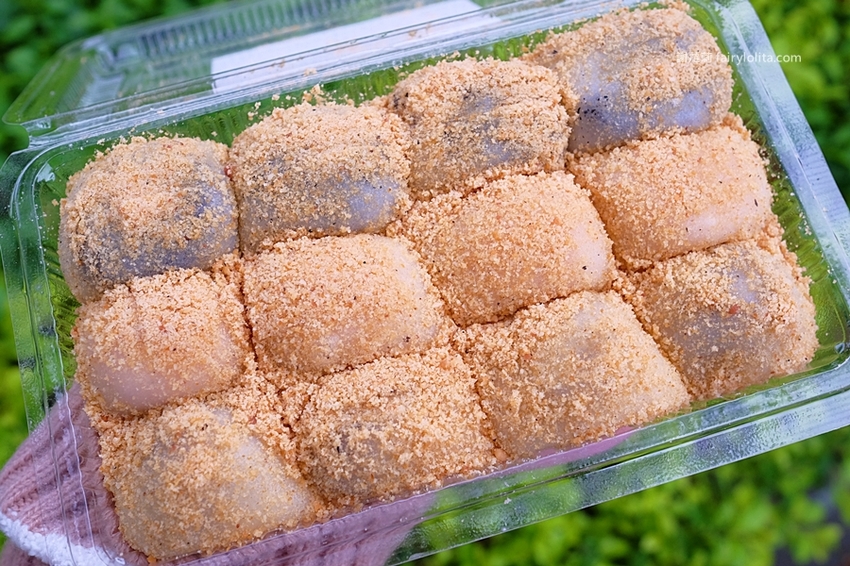 康家手工客家麻糬。低調一攤神祕藏市場，限時不到3小時被搶光，傳統古早味手工麻糬每日超限量！ @蹦啾♥謝蘿莉 La vie heureuse