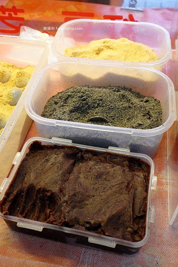 康家手工客家麻糬。低調一攤神祕藏市場，限時不到3小時被搶光，傳統古早味手工麻糬每日超限量！ @蹦啾♥謝蘿莉 La vie heureuse