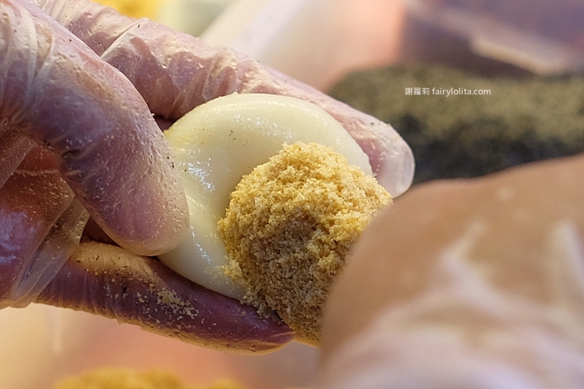 康家手工客家麻糬。低調一攤神祕藏市場，限時不到3小時被搶光，傳統古早味手工麻糬每日超限量！ @蹦啾♥謝蘿莉 La vie heureuse