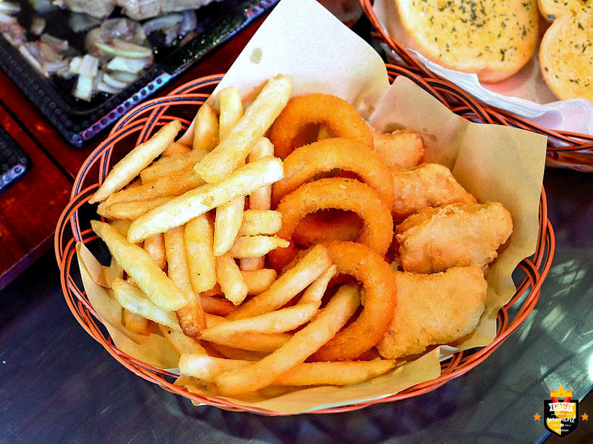 台南平價牛排/堅持原肉不用組合肉/內用飲料濃湯無限暢飲喝到飽/排餐加麵加飯免費/份量實在CP值高/忠實顧客回訪10次吃不膩