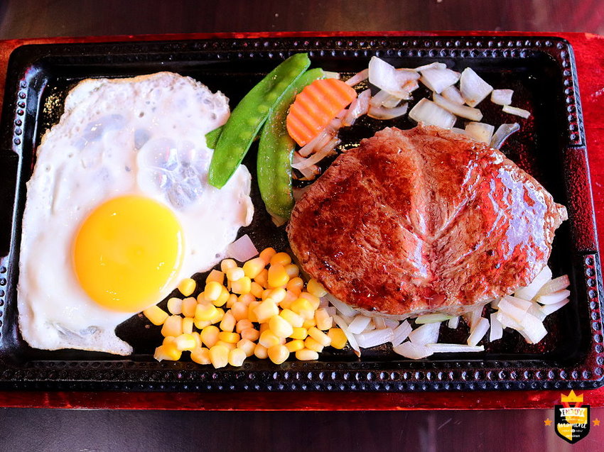 台南平價牛排/堅持原肉不用組合肉/內用飲料濃湯無限暢飲喝到飽/排餐加麵加飯免費/份量實在CP值高/忠實顧客回訪10次吃不膩