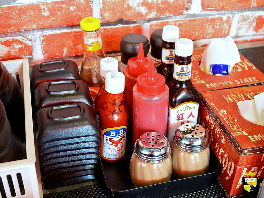 台南平價牛排/堅持原肉不用組合肉/內用飲料濃湯無限暢飲喝到飽/排餐加麵加飯免費/份量實在CP值高/忠實顧客回訪10次吃不膩