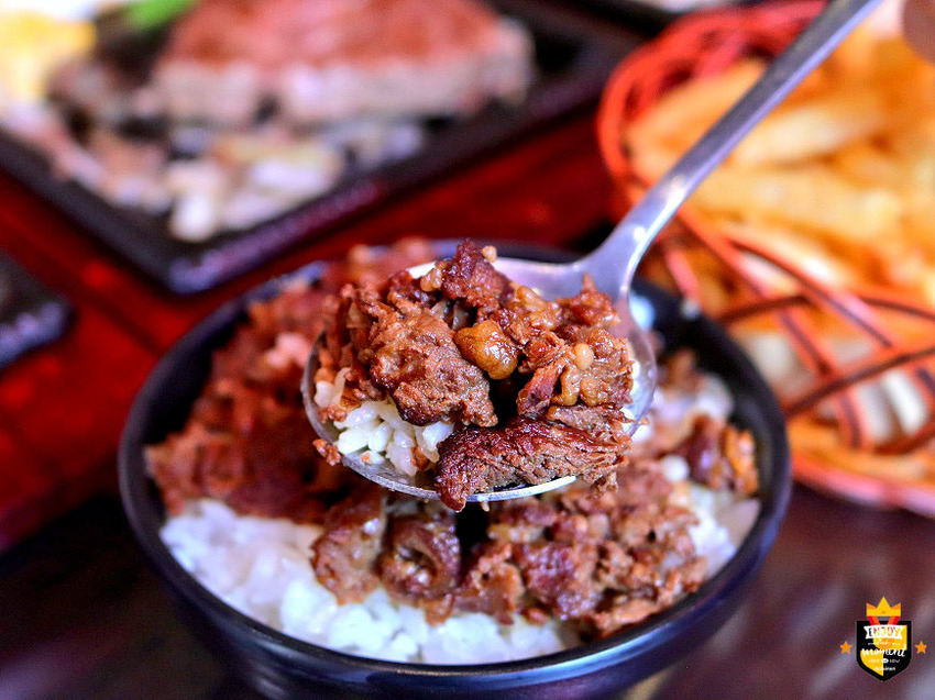 台南平價牛排/堅持原肉不用組合肉/內用飲料濃湯無限暢飲喝到飽/排餐加麵加飯免費/份量實在CP值高/忠實顧客回訪10次吃不膩