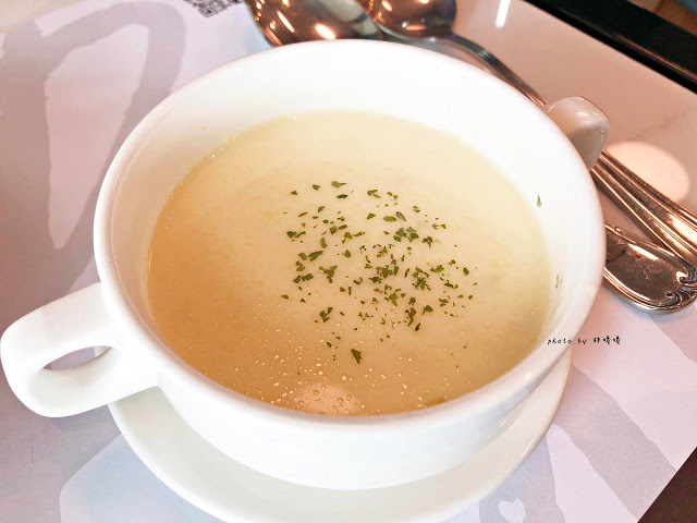 【台中 清水】AileRoy Kitchen-艾萊羅伊廚房，FOOD ARTIST 食之藝術家，坐落於清水小鎮的意法餐廳，餐點好吃，高貴不貴，適合約會聚餐💕💕💕