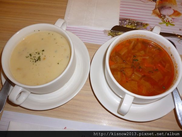 ROYAL HOST樂雅樂家庭餐廳(敦化店)：溫暖具有復古特色的餐廳--ROYAL HOST樂雅樂家庭餐廳(敦化店)口碑券体驗心得