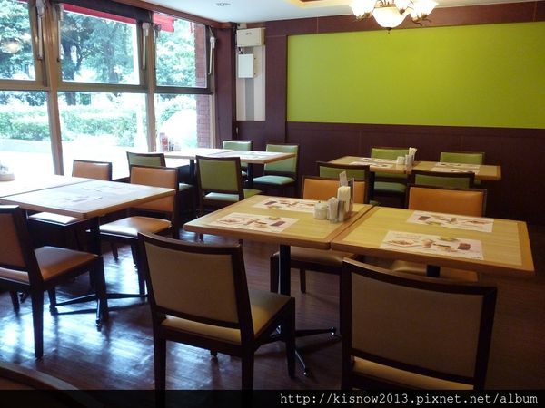 ROYAL HOST樂雅樂家庭餐廳(敦化店)：溫暖具有復古特色的餐廳--ROYAL HOST樂雅樂家庭餐廳(敦化店)口碑券体驗心得