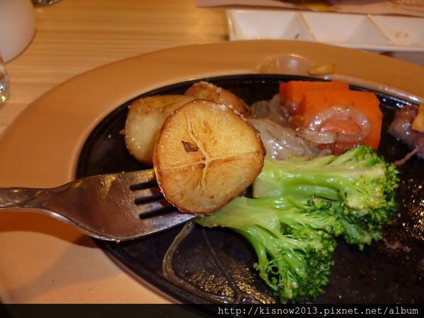 ROYAL HOST樂雅樂家庭餐廳(敦化店)：溫暖具有復古特色的餐廳--ROYAL HOST樂雅樂家庭餐廳(敦化店)口碑券体驗心得