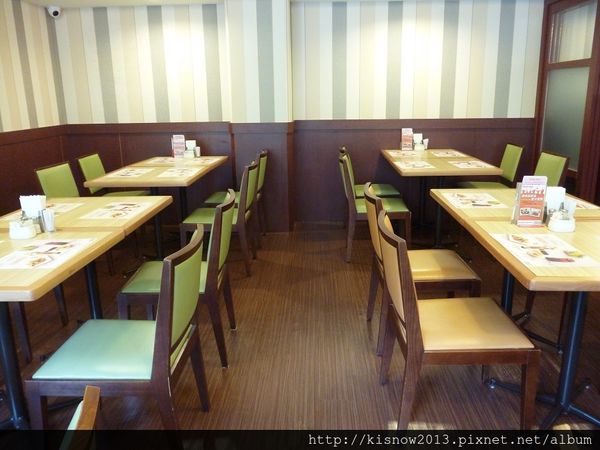 ROYAL HOST樂雅樂家庭餐廳(敦化店)：溫暖具有復古特色的餐廳--ROYAL HOST樂雅樂家庭餐廳(敦化店)口碑券体驗心得