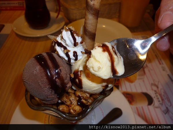 ROYAL HOST樂雅樂家庭餐廳(敦化店)：溫暖具有復古特色的餐廳--ROYAL HOST樂雅樂家庭餐廳(敦化店)口碑券体驗心得