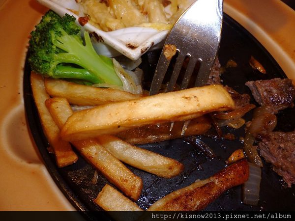 ROYAL HOST樂雅樂家庭餐廳(敦化店)：溫暖具有復古特色的餐廳--ROYAL HOST樂雅樂家庭餐廳(敦化店)口碑券体驗心得