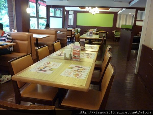 ROYAL HOST樂雅樂家庭餐廳(敦化店)：溫暖具有復古特色的餐廳--ROYAL HOST樂雅樂家庭餐廳(敦化店)口碑券体驗心得