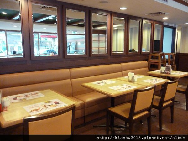 ROYAL HOST樂雅樂家庭餐廳(敦化店)：溫暖具有復古特色的餐廳--ROYAL HOST樂雅樂家庭餐廳(敦化店)口碑券体驗心得