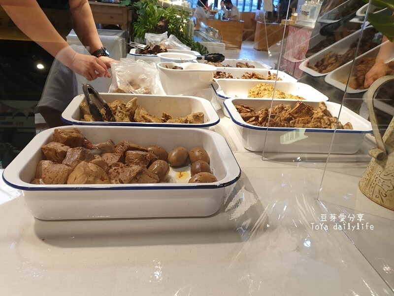 gai aa lobi 麻辣滷味｜審計新村人氣「麻辣滷味」金典誠品也有哦 🌱豆芽愛吃在台中