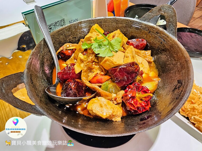 [食]台北 道地湘菜 臭豆腐肥腸阿甘鍋 肥美大腸Q彈帶勁 東安仔雞 鮮嫩雞肉 酸香又爽口 1010湘 遠百信義店