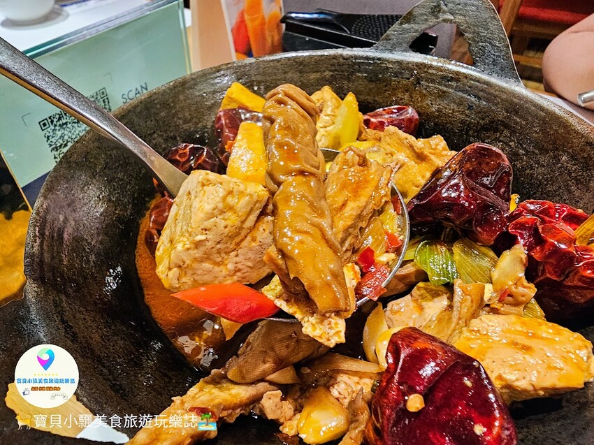 [食]台北 道地湘菜 臭豆腐肥腸阿甘鍋 肥美大腸Q彈帶勁 東安仔雞 鮮嫩雞肉 酸香又爽口 1010湘 遠百信義店
