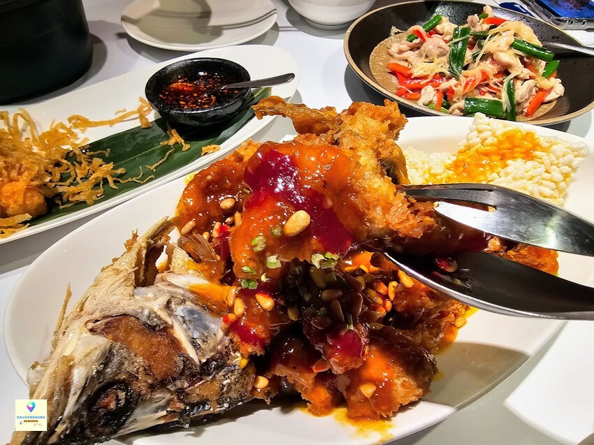 [食]台北 道地湘菜 臭豆腐肥腸阿甘鍋 肥美大腸Q彈帶勁 東安仔雞 鮮嫩雞肉 酸香又爽口 1010湘 遠百信義店