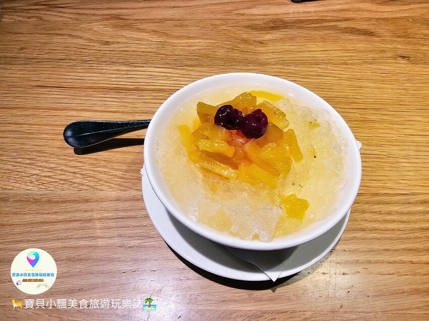 [食]台北 道地湘菜 臭豆腐肥腸阿甘鍋 肥美大腸Q彈帶勁 東安仔雞 鮮嫩雞肉 酸香又爽口 1010湘 遠百信義店