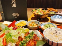 新竹高CP值早午餐—三隻貓，除了早午餐拼盤外還有超濃郁的抹茶塔，流心內餡讓人口水直流