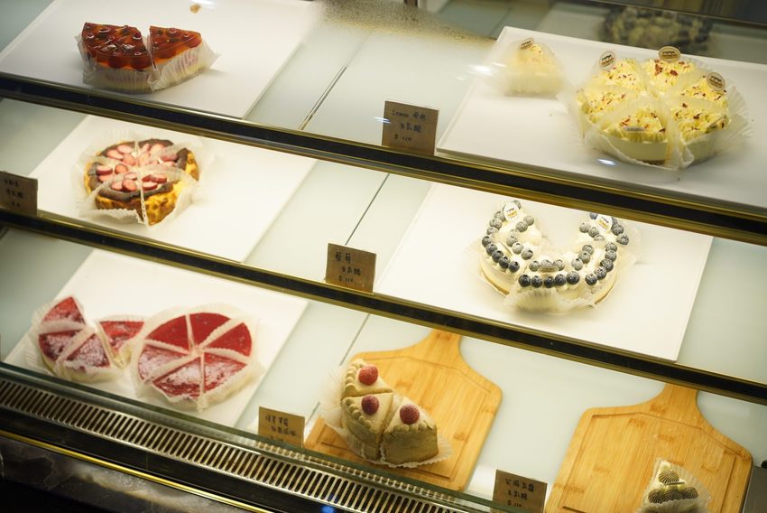 新竹巷弄韓系咖啡廳『三隻貓』裏頭有四隻可愛療癒的貓咪陪著你用餐！(新竹早午餐/新竹下午茶)