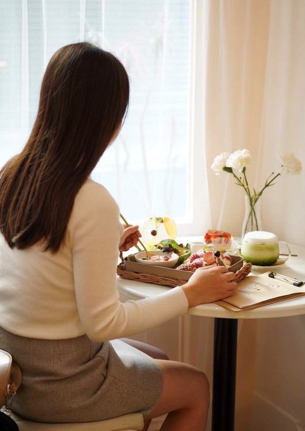 新竹巷弄韓系咖啡廳『三隻貓』裏頭有四隻可愛療癒的貓咪陪著你用餐！(新竹早午餐/新竹下午茶)