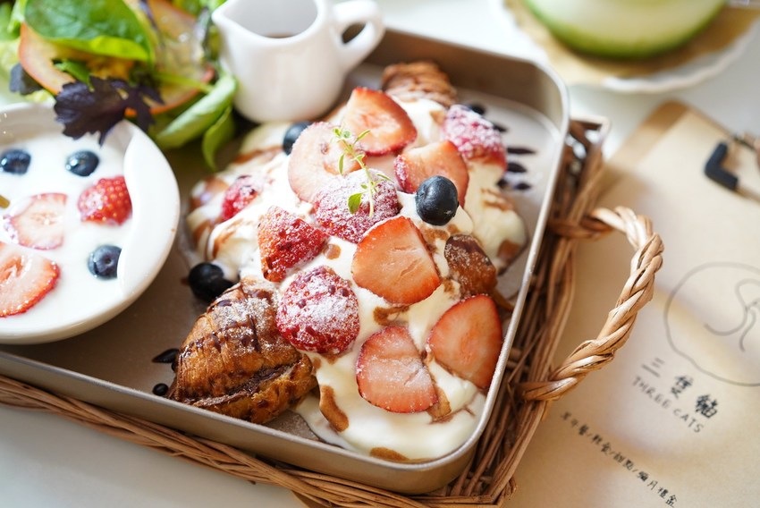 新竹巷弄韓系咖啡廳『三隻貓』裏頭有四隻可愛療癒的貓咪陪著你用餐！(新竹早午餐/新竹下午茶)