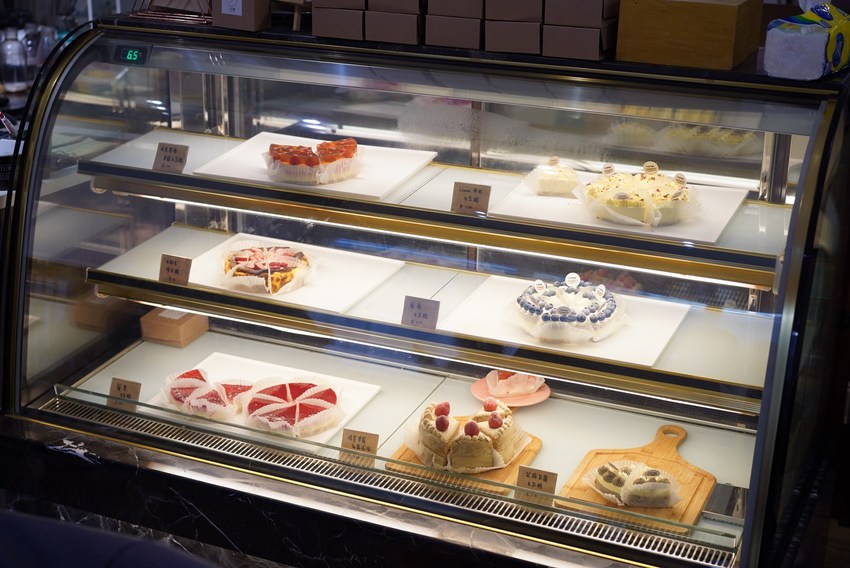 新竹巷弄韓系咖啡廳『三隻貓』裏頭有四隻可愛療癒的貓咪陪著你用餐！(新竹早午餐/新竹下午茶)