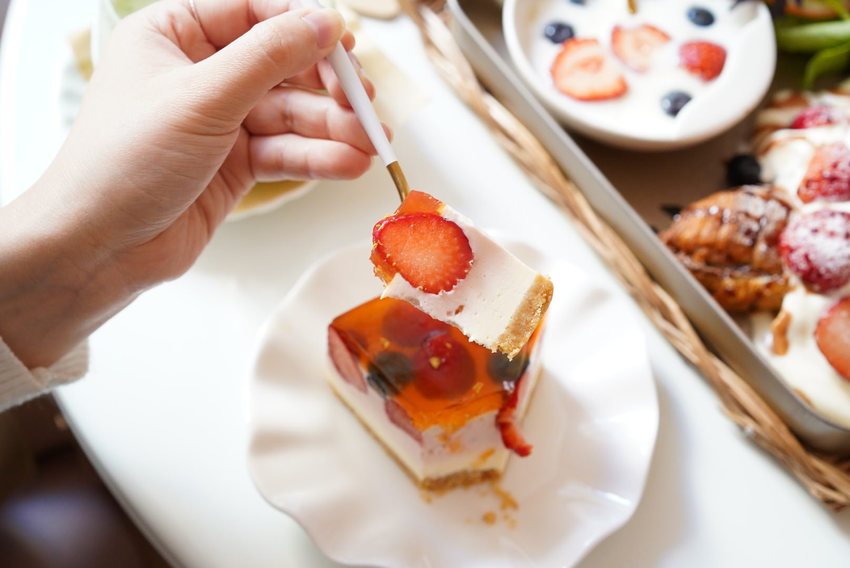 新竹巷弄韓系咖啡廳『三隻貓』裏頭有四隻可愛療癒的貓咪陪著你用餐！(新竹早午餐/新竹下午茶)