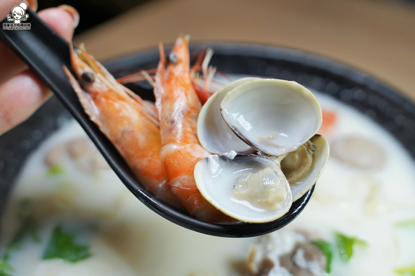 品味屋姊妹店｜品膳 堅持手工特製台式小吃、麵食、鍋燒，招牌香菇雞湯、竹筍湯、手工麵、香腸（點冰沙免費暢飲） - 跟著尼力吃喝玩樂＆親子生活