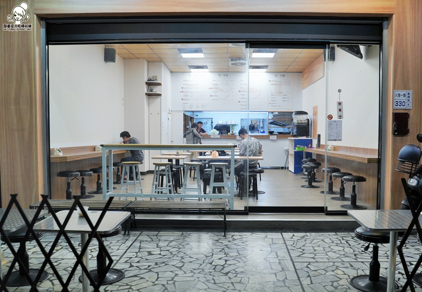 品味屋姊妹店｜品膳 堅持手工特製台式小吃、麵食、鍋燒，招牌香菇雞湯、竹筍湯、手工麵、香腸（點冰沙免費暢飲） - 跟著尼力吃喝玩樂＆親子生活