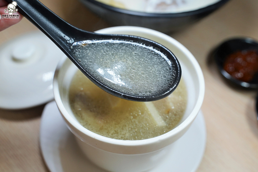 品味屋姊妹店｜品膳 堅持手工特製台式小吃、麵食、鍋燒，招牌香菇雞湯、竹筍湯、手工麵、香腸（點冰沙免費暢飲） - 跟著尼力吃喝玩樂＆親子生活