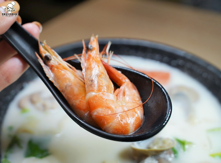 品味屋姊妹店｜品膳 堅持手工特製台式小吃、麵食、鍋燒，招牌香菇雞湯、竹筍湯、手工麵、香腸（點冰沙免費暢飲） - 跟著尼力吃喝玩樂＆親子生活