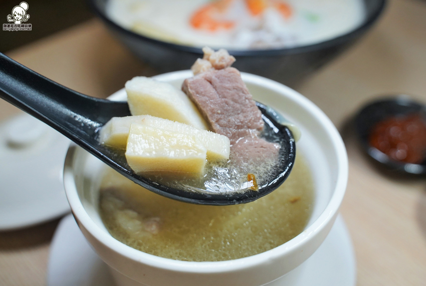 品味屋姊妹店｜品膳 堅持手工特製台式小吃、麵食、鍋燒，招牌香菇雞湯、竹筍湯、手工麵、香腸（點冰沙免費暢飲） - 跟著尼力吃喝玩樂＆親子生活