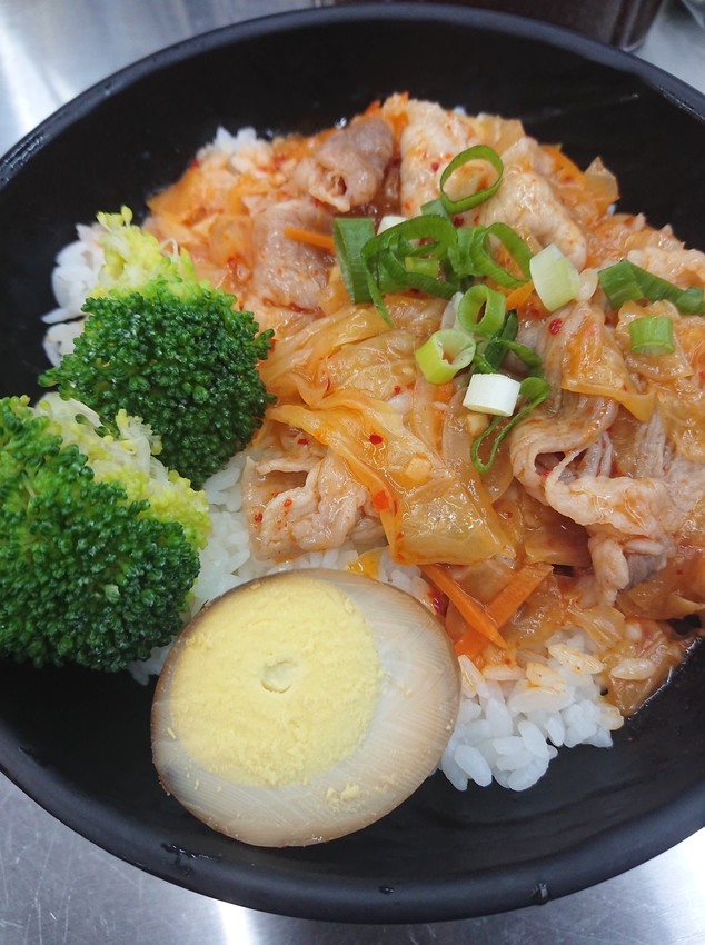 品味屋姊妹店｜品膳 堅持手工特製台式小吃、麵食、鍋燒，招牌香菇雞湯、竹筍湯、手工麵、香腸（點冰沙免費暢飲） - 跟著尼力吃喝玩樂＆親子生活