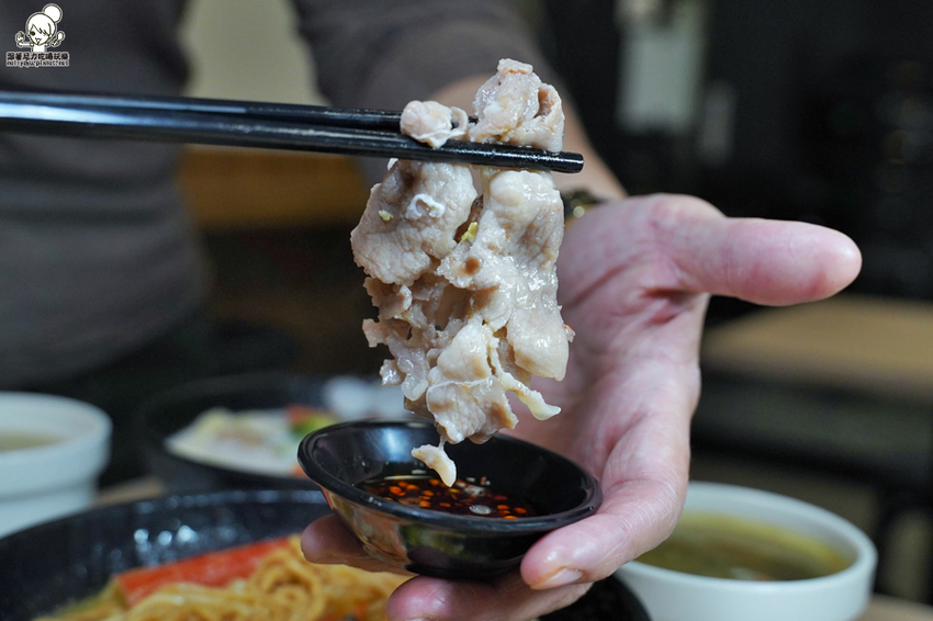 品味屋姊妹店｜品膳 堅持手工特製台式小吃、麵食、鍋燒，招牌香菇雞湯、竹筍湯、手工麵、香腸（點冰沙免費暢飲） - 跟著尼力吃喝玩樂＆親子生活