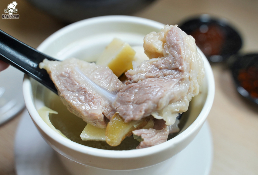 品味屋姊妹店｜品膳 堅持手工特製台式小吃、麵食、鍋燒，招牌香菇雞湯、竹筍湯、手工麵、香腸（點冰沙免費暢飲） - 跟著尼力吃喝玩樂＆親子生活