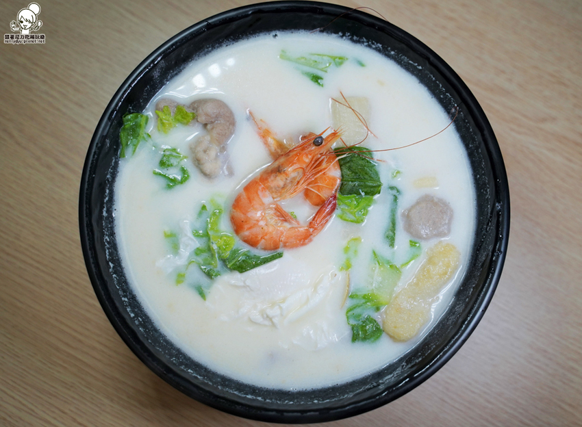 品味屋姊妹店｜品膳 堅持手工特製台式小吃、麵食、鍋燒，招牌香菇雞湯、竹筍湯、手工麵、香腸（點冰沙免費暢飲） - 跟著尼力吃喝玩樂＆親子生活