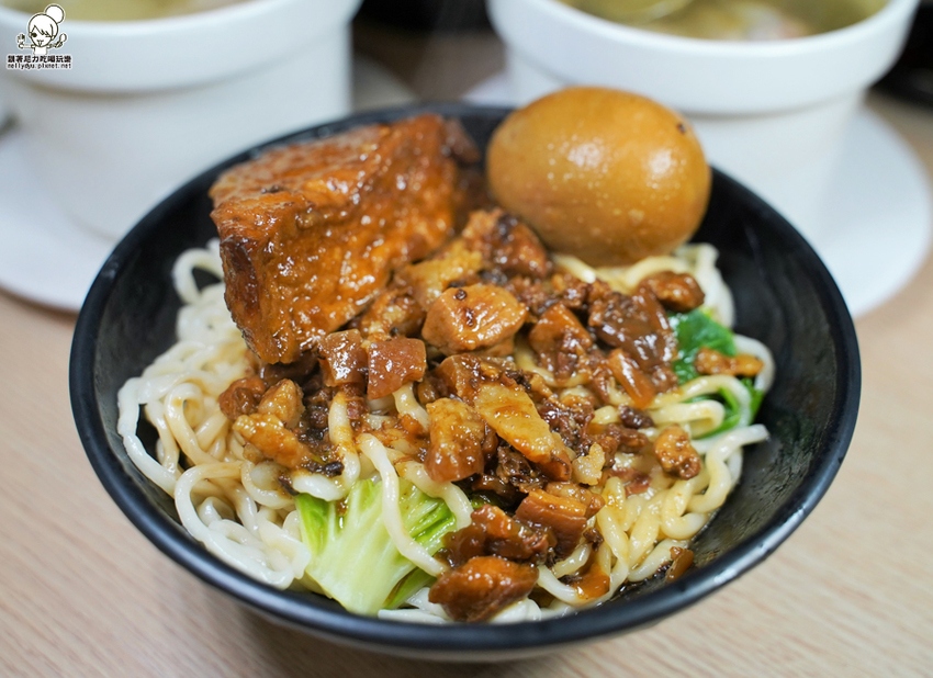 品味屋姊妹店｜品膳 堅持手工特製台式小吃、麵食、鍋燒，招牌香菇雞湯、竹筍湯、手工麵、香腸（點冰沙免費暢飲） - 跟著尼力吃喝玩樂＆親子生活