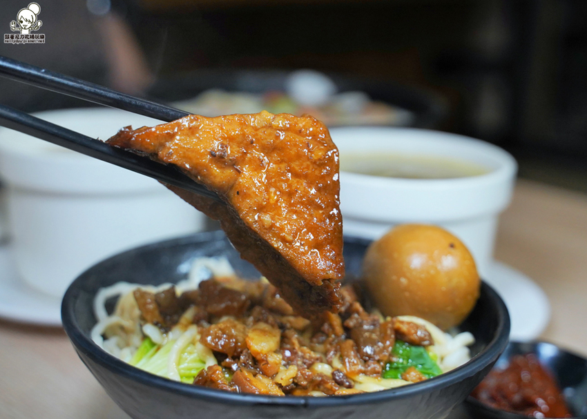 品味屋姊妹店｜品膳 堅持手工特製台式小吃、麵食、鍋燒，招牌香菇雞湯、竹筍湯、手工麵、香腸（點冰沙免費暢飲） - 跟著尼力吃喝玩樂＆親子生活