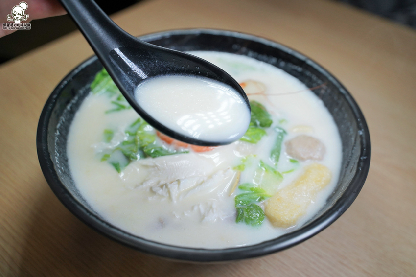 品味屋姊妹店｜品膳 堅持手工特製台式小吃、麵食、鍋燒，招牌香菇雞湯、竹筍湯、手工麵、香腸（點冰沙免費暢飲） - 跟著尼力吃喝玩樂＆親子生活