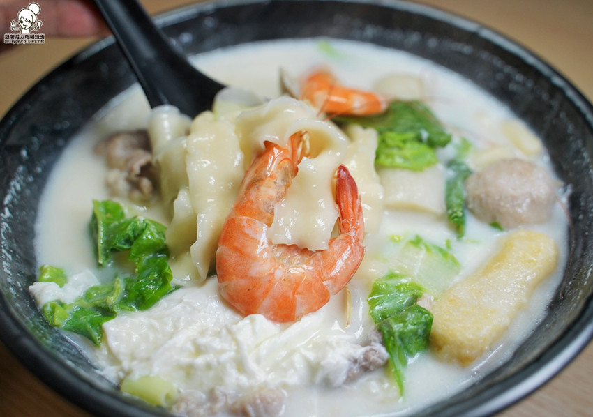 品味屋姊妹店｜品膳 堅持手工特製台式小吃、麵食、鍋燒，招牌香菇雞湯、竹筍湯、手工麵、香腸（點冰沙免費暢飲） - 跟著尼力吃喝玩樂＆親子生活