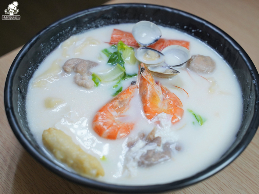 品味屋姊妹店｜品膳 堅持手工特製台式小吃、麵食、鍋燒，招牌香菇雞湯、竹筍湯、手工麵、香腸（點冰沙免費暢飲） - 跟著尼力吃喝玩樂＆親子生活