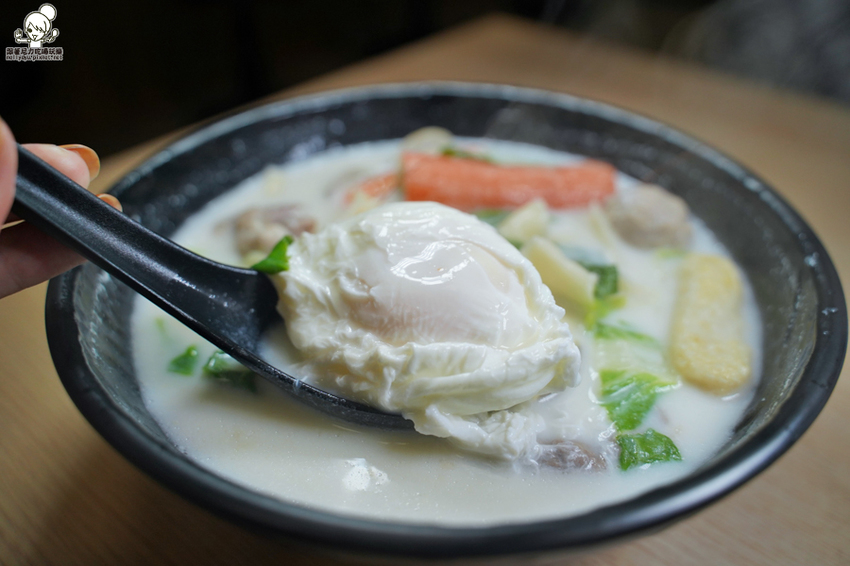 品味屋姊妹店｜品膳 堅持手工特製台式小吃、麵食、鍋燒，招牌香菇雞湯、竹筍湯、手工麵、香腸（點冰沙免費暢飲） - 跟著尼力吃喝玩樂＆親子生活