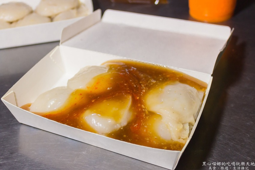 高雄苓雅︱國民市場８元大肉圓　5顆40元飽一餐，農曆春節發紅包前後，花小小錢就吃飽活到下個月發薪日比較重要啊！