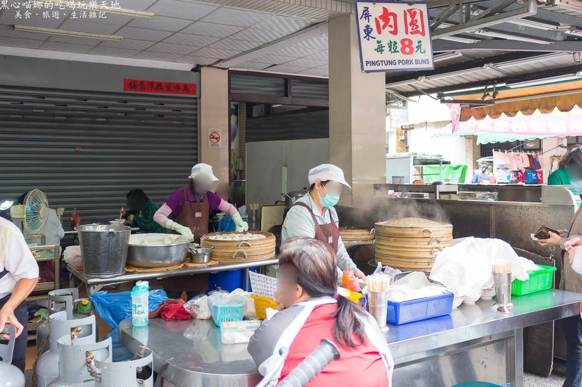 高雄苓雅︱國民市場８元大肉圓　5顆40元飽一餐，農曆春節發紅包前後，花小小錢就吃飽活到下個月發薪日比較重要啊！