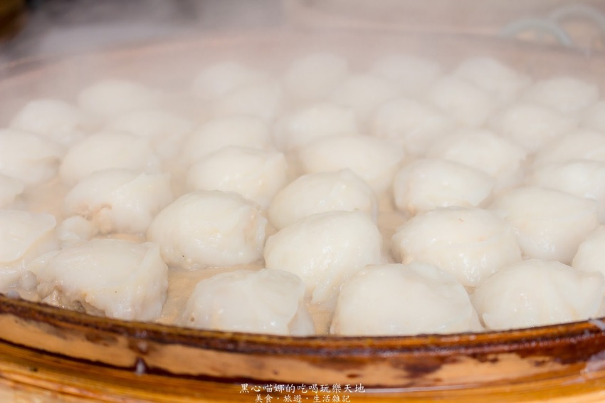 高雄苓雅︱國民市場８元大肉圓　5顆40元飽一餐，農曆春節發紅包前後，花小小錢就吃飽活到下個月發薪日比較重要啊！