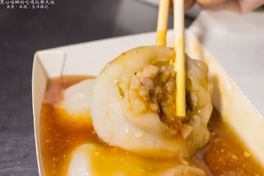 高雄苓雅︱國民市場８元大肉圓　5顆40元飽一餐，農曆春節發紅包前後，花小小錢就吃飽活到下個月發薪日比較重要啊！