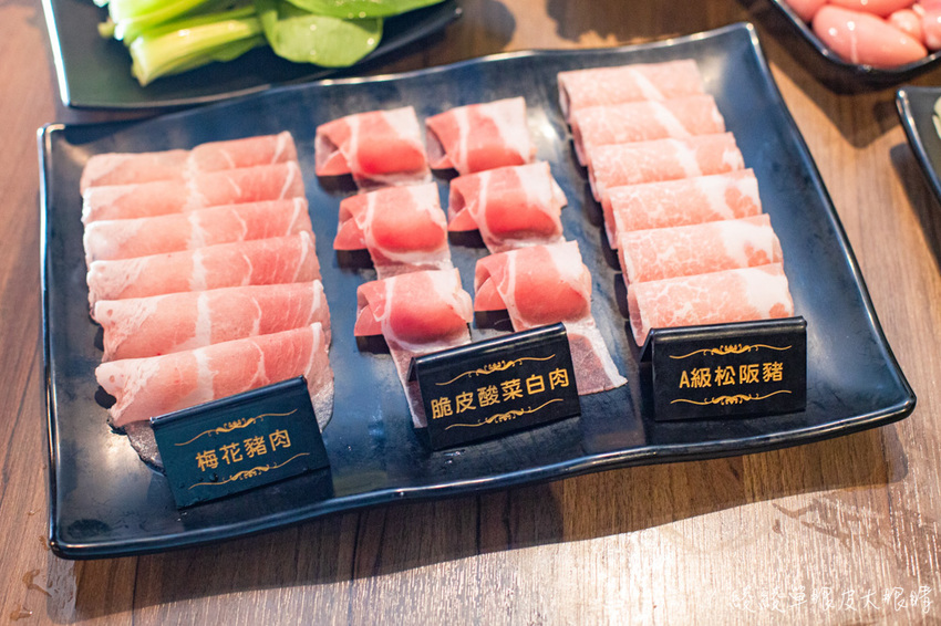 竹北火鍋吃到飽推薦巴適經典麻辣鍋!和牛海鮮牛舌無限量供應!超過七十種食材爽爽吃!啤酒無限暢飲